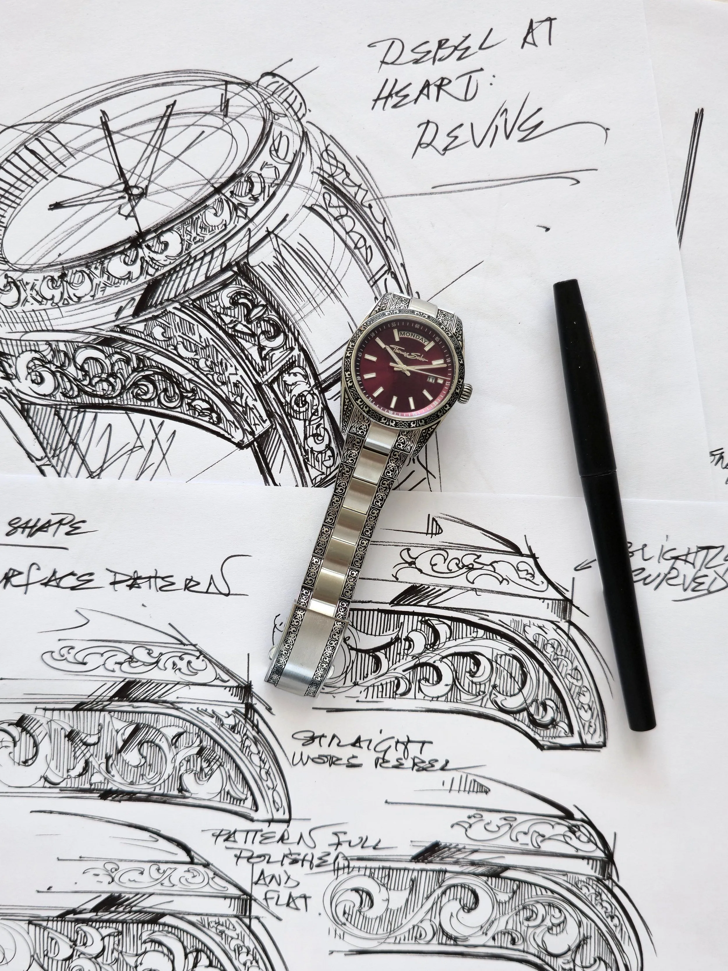 Photo de la montre Revive — détail du boîtier et du bracelet gravés