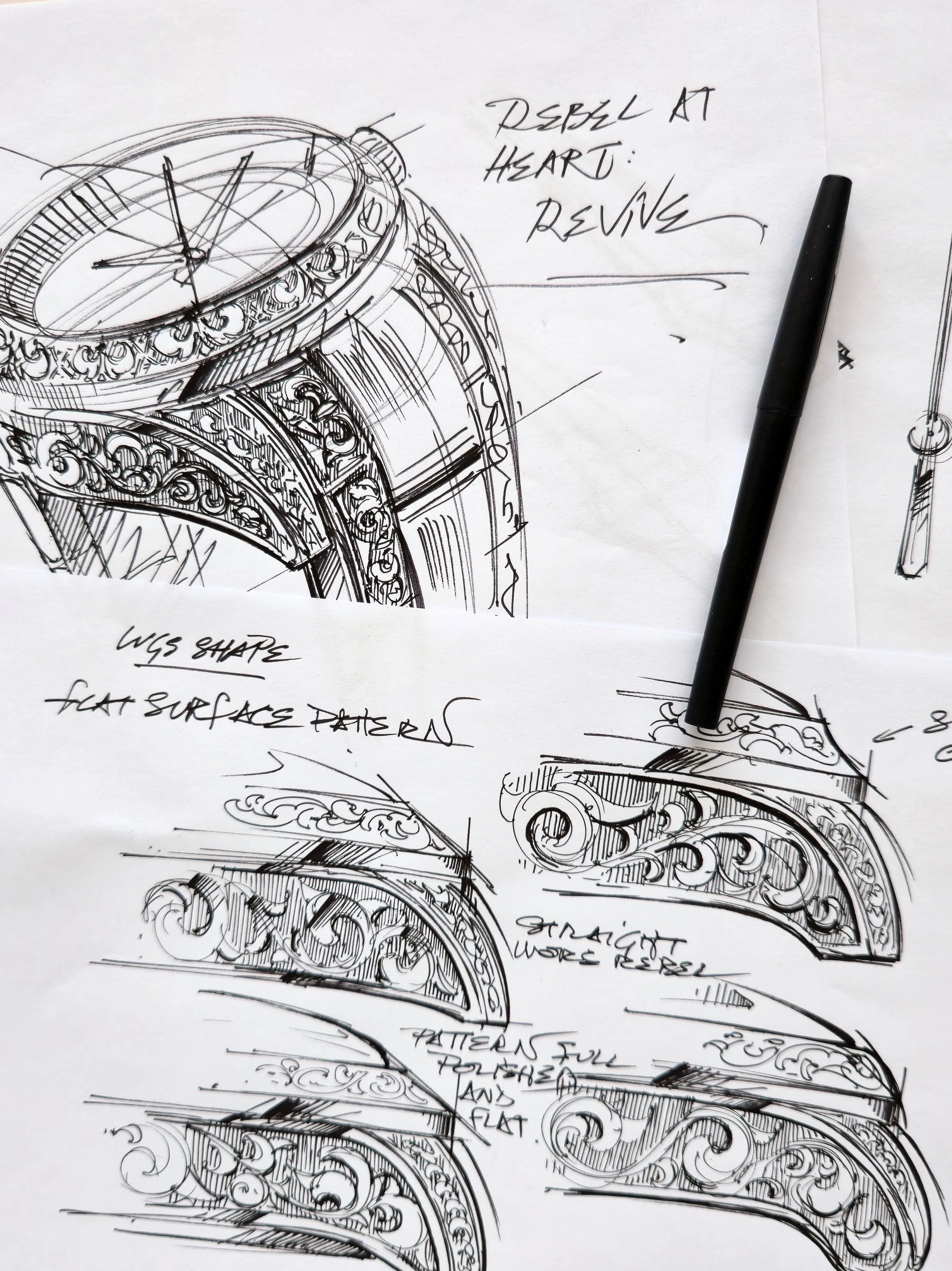 Croquis au stylo de la montre Revive de Thomas Sabo, gravures d’arabesques sur le boîtier et les cornes — ACTE.5